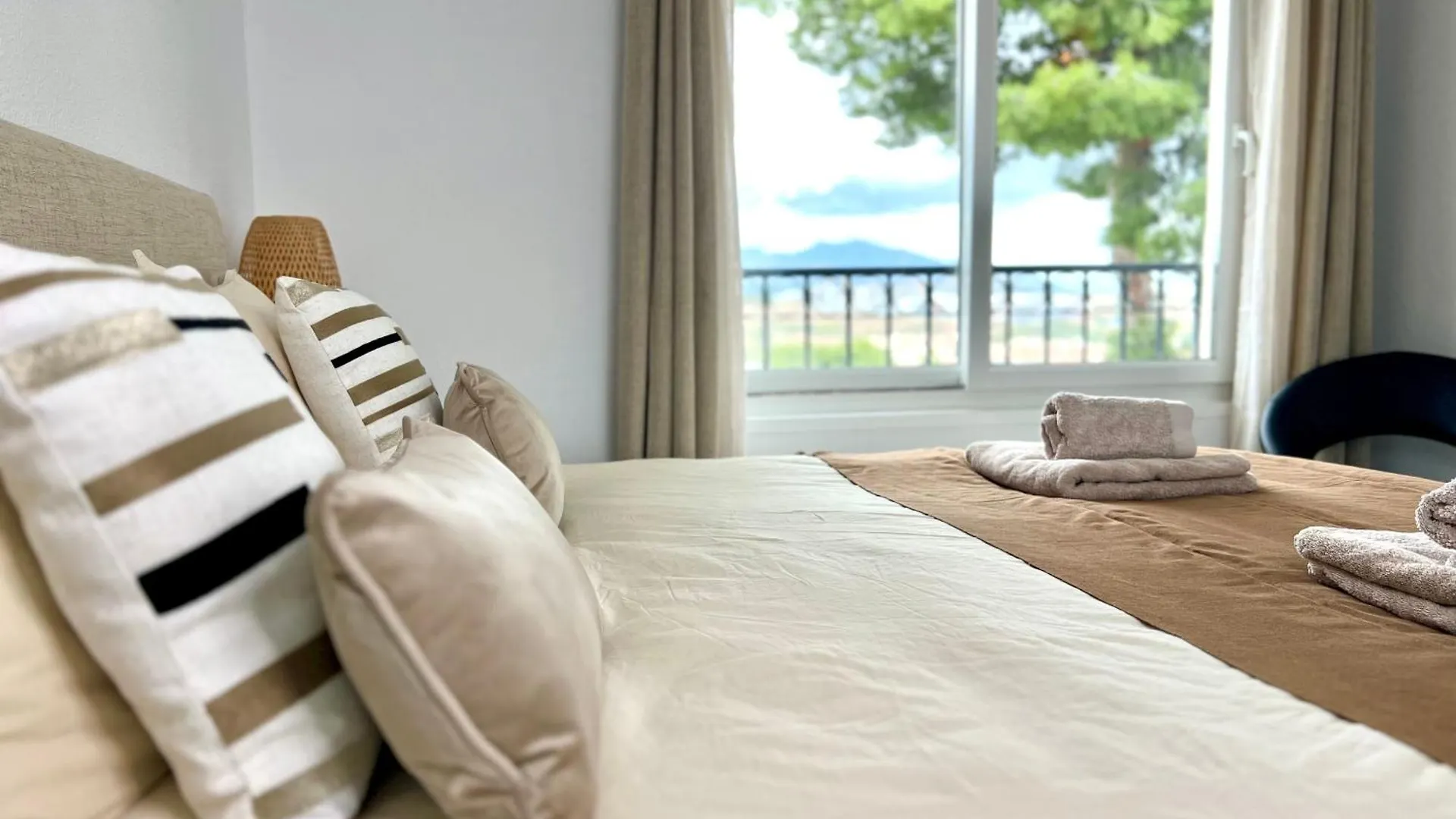 Nature & Sea Escape - Pools, Beach & Sunshine! Sitio de Calahonda 0*,  إسبانيا